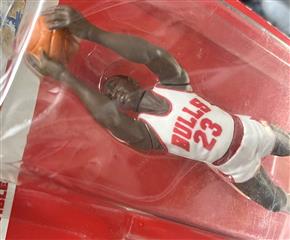 MICHAEL JORDAN 1988 KENNER STARTING LINEUP SEALED ROOKIE CHICAGO BULL FIGURE